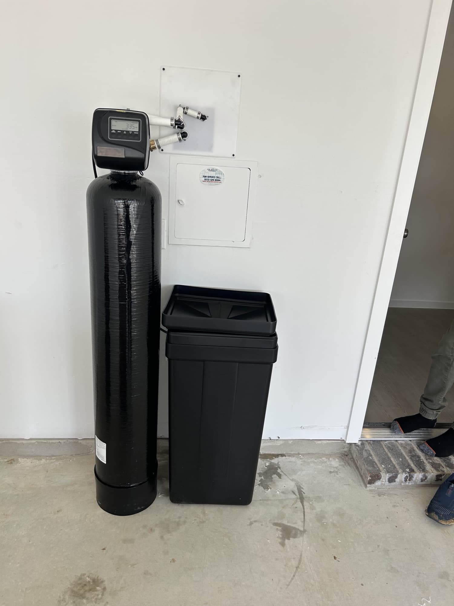 Single tank water softener and brine tank fitted against a garage wall